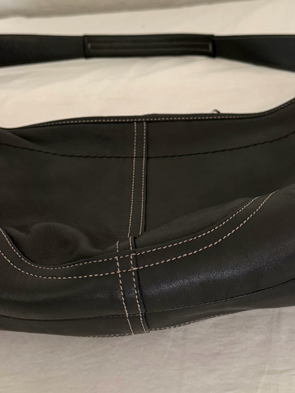 Vintage Coach Black Leather Hobo shoulder bag  with White Contrast Stitching- in - Picture 11 of 11